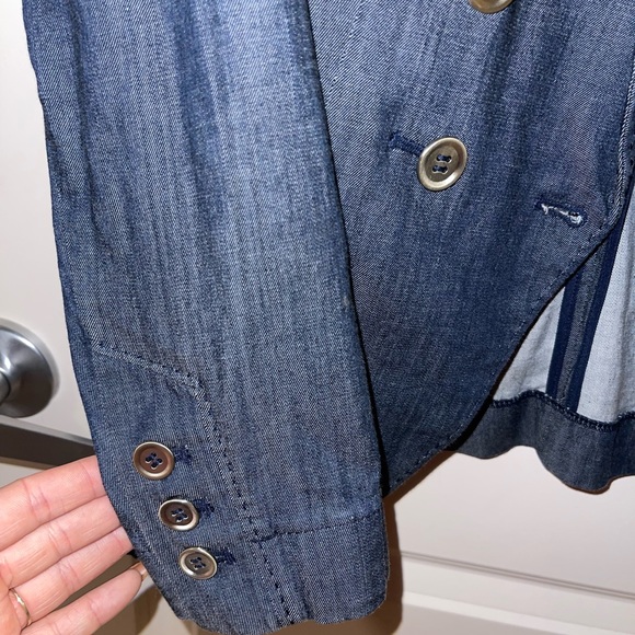 White House Black Market denim blazer, Sz 6 petite - Picture 9 of 9